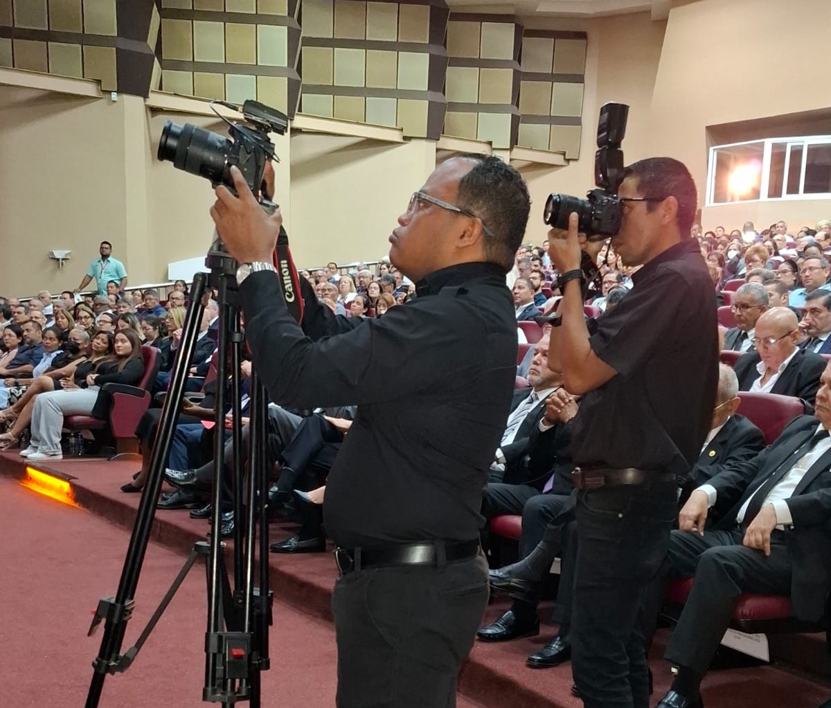 Toma de fotografías en actividades institucionales