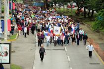 Estamentos de la UTP marchan por la Ave. Ricardo J. Alfaro.