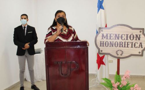 Entrega de Certificados de Mención Honorífica a estudiantes del Centro Regional de Coclé, programa de Menciones Honorificas de la UTP
