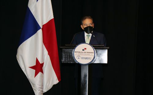 Presidente de la República S. E. Laurentino Cortizo.