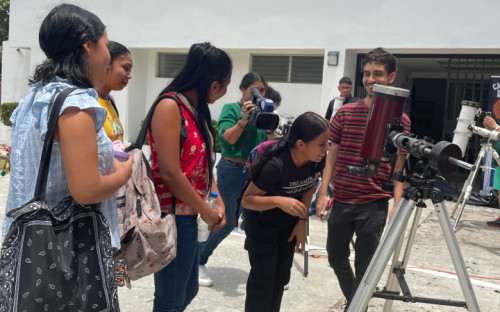 Observan eclipse solar parcial en Panamá, a través de la DINACE UTP