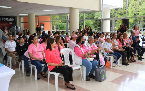 En la UTP realizan actividades como parte de la Campaña de la Cinta Rosada