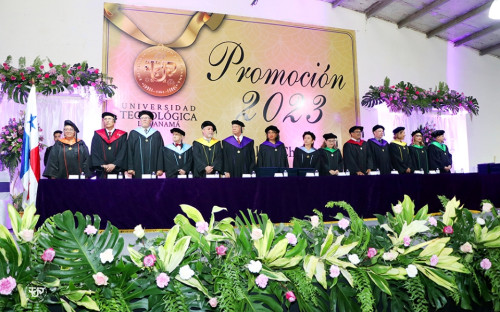 Centro Regional de Chiriquí celebra la graduación de 213 profesionales