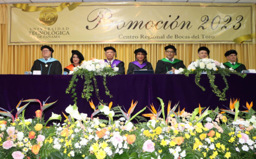 Ceremonia de Graduación en el Centro Regional de Bocas del Toro