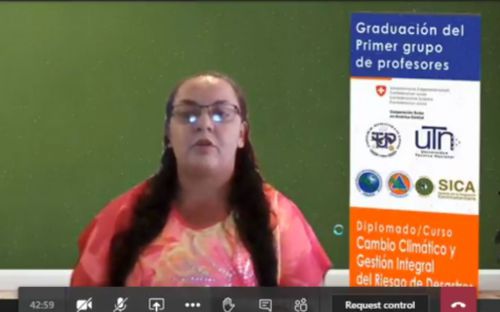 Ing. Ericka Zamora Leandro, dio las palabras en representación de los docentes que participaron del Diplomado.