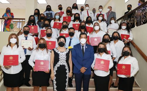Graduación de estudiantes del Diplomado y del Centro de Tele Educación.