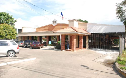 Edificio Administrativo (Orillac) visto desde la Vía Ricardo J. Alfaro