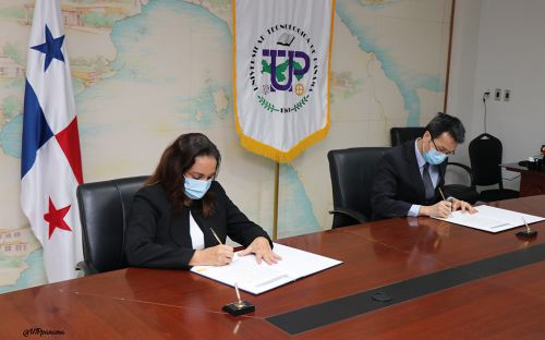 Ing. Vivian Valenzuela y el Sr. Chen Yue, Vicepresidente de Asuntos Públicos de la Empresa HUAWEI Technologies Panamá, S.A.