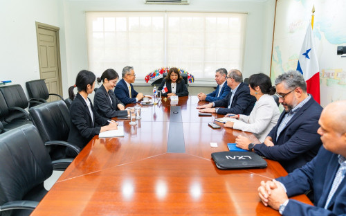 UTP y la Embajada de Corea del Sur en Panamá exploran alianzas, posible cooperación en semiconductores e IA