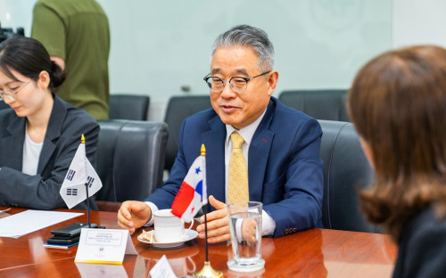 UTP y la Embajada de Corea del Sur en Panamá exploran alianzas, posible cooperación en semiconductores e IA