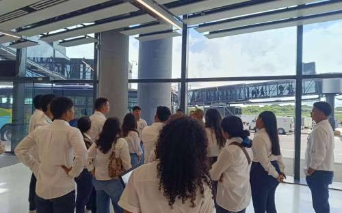 Estudiantes de UTP Coclé visitan el Aeropuerto Internacional de Tocumen