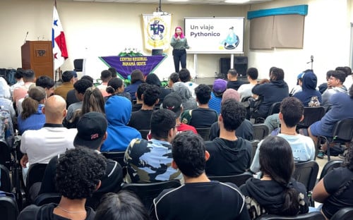 Comunidad de Python realiza conferencias en el centro Regional de Panamá Oeste