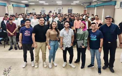 Comunidad de Python realiza conferencias en el centro Regional de Panamá Oeste