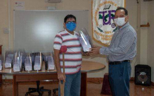 Entrega de 35 viseras a la Dirección de Saneamiento Ambiental del MINSA en Veraguas.