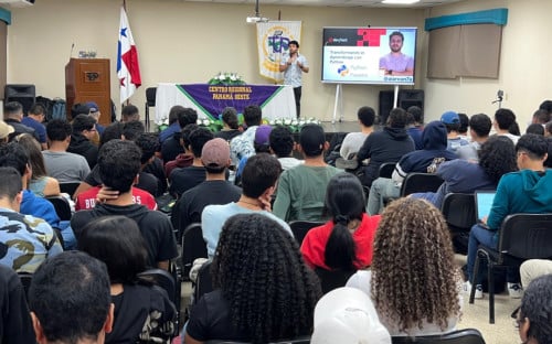 Comunidad de Python realiza conferencias en el centro Regional de Panamá Oeste