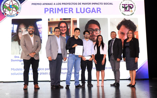 IX Gala Científica y Premio Cuásar 2024, organizada por la Universidad Tecnológica de Panamá.