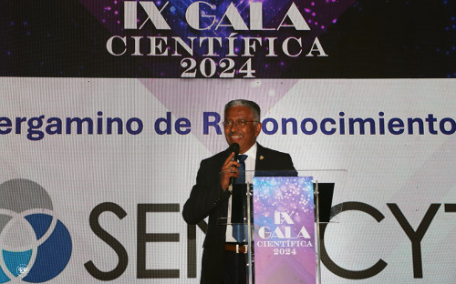IX Gala Científica y Premio Cuásar 2024, organizada por la Universidad Tecnológica de Panamá.