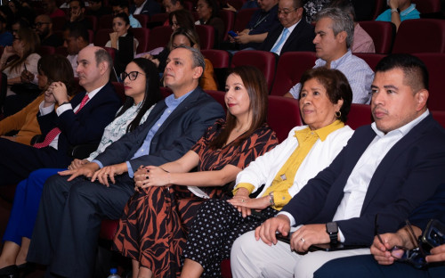Panameños podrán acceder a formación especializada en IA, con 10 mil becas a disposición