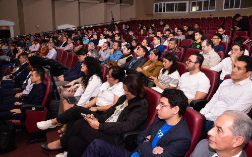 Panameños podrán acceder a formación especializada en IA, con 10 mil becas a disposición