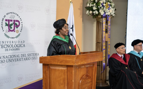 Ceremonia de Graduación del Centro Regional de Colón