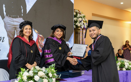 Ceremonia de Graduación del Centro Regional de Colón