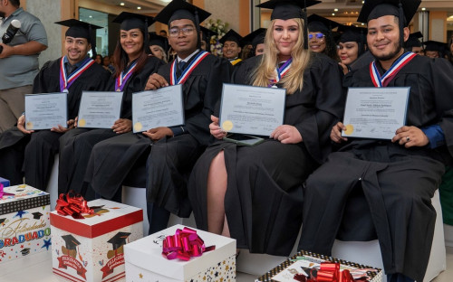 Ceremonia de Graduación del Centro Regional de Colón