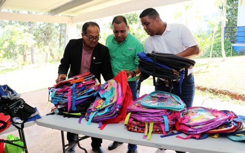 UTP entrega útiles escolares a escuela en Capira, Centro Educativo Gregorio Velásquez.
