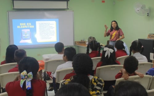 Talleres de robótica impartidos por FISC Veraguas a estudiantes del C.E.B.G. El Limón