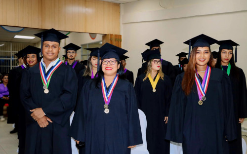 Ceremonia de Graduación en el Centro Regional de Bocas del Toro