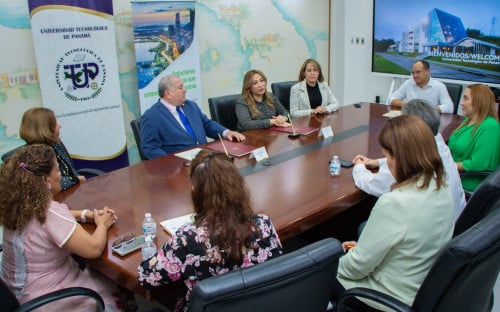 UTP y Elconix firman convenio