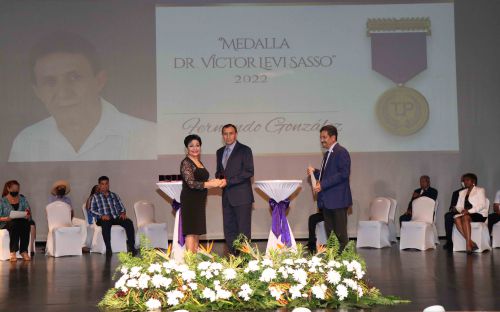 Colaboradores que recibieron Medalla Dr. Víctor Levi Sasso.