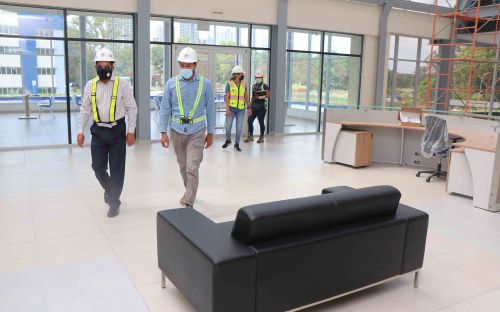 Vicerrector realiza visita técnica a nuevo Edificio de Laboratorio de Investigación.