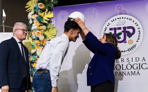 Facultad de Ingeniería Eléctrica realiza Ceremonia de Imposición de Cascos 2025