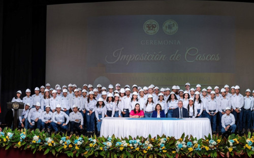 Facultad de Ingeniería Eléctrica realiza Ceremonia de Imposición de Cascos 2025