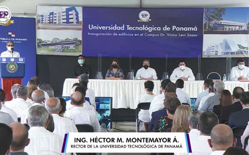 Presidente inaugura cuatro edificios en la UTP.