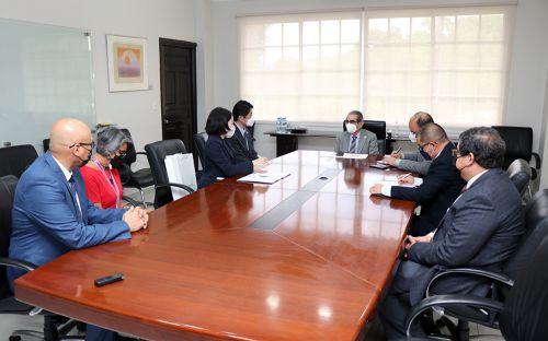 Visita del Embajador de Japón al Rector de la UTP, S. E. Hideo Fukishima.