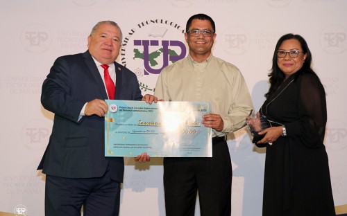 En la UTP se realizó la entrega del Premio Anual a la Labor Sobresaliente