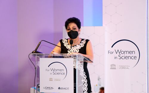 Dra Dafni Mora recibe Premio L Oreal -Unesco, por las Mujeres en la Ciencia 2021.