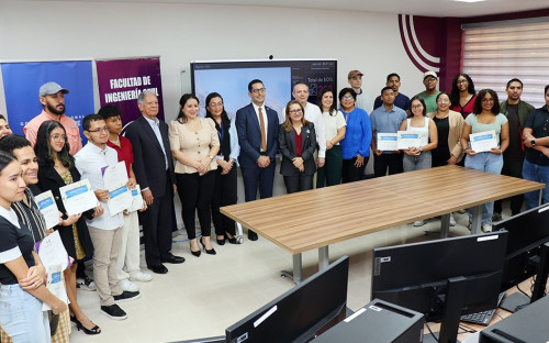 Estudiantes de la UTP logran mapeo digital de zonificación, una iniciativa conjunta de la UTP y el MIVIOT