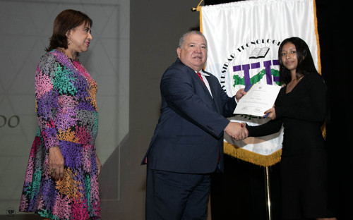 Estudiantes de primer ingreso reciben Mención Honorífica en la UTP