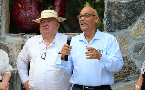 Se inaugura monumento en honor al Dr. Víctor Levi Sasso