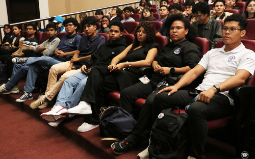 La Dra. Naiara Pinto de la NASA presenta avances en tecnología espacial, en la Universidad Tecnológica de Panamá