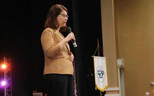 La Dra. Naiara Pinto de la NASA presenta avances en tecnología espacial, en la Universidad Tecnológica de Panamá
