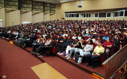 La Dra. Naiara Pinto de la NASA presenta avances en tecnología espacial, en la Universidad Tecnológica de Panamá