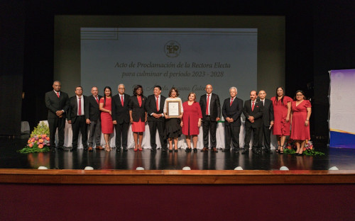Proclamación de la Dra. Ángela Laguna Caicedo.