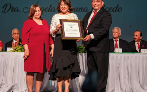 Proclamación de la Dra. Ángela Laguna Caicedo.