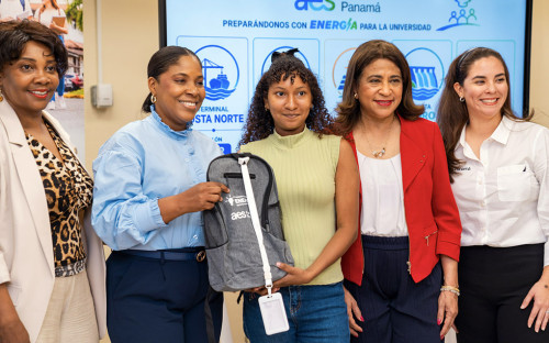 Inauguran proyecto Preparándome con energía para la universidad, en el Centro Regional de Colón