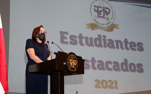 UTP entrega reconocimiento a estudiantes destacados en el año 2021