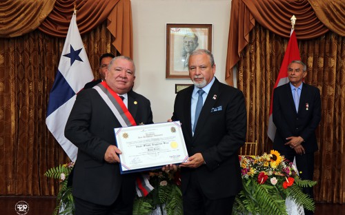 Rector de la UTP recibe condecoración, Orden Presidente Juan Demóstenes Arosemena, en el grado de Gran Cruz.