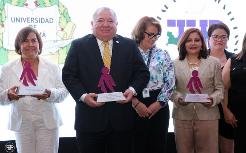 La UTP recibe reconocimiento del Ministerio de la Mujer